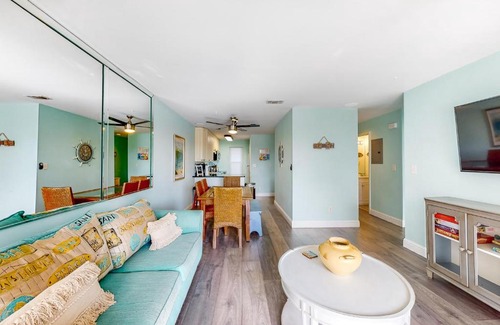Holiday Isle Apartment | Poolside Villas #206