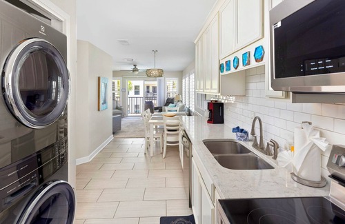 Destin Condo | Poolside Villas DUNES AWAY, End Unit, VIEWS! Gulf and East Pass, 2 bdr/2ba, pool