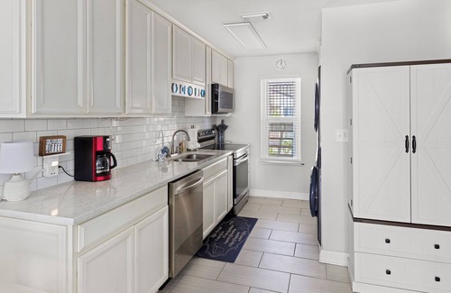Destin Condo | Poolside Villas DUNES AWAY, End Unit, VIEWS! Gulf and East Pass, 2 bdr/2ba, pool