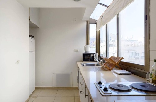 Old North Apartment | Pop art spacious apartment on ben yehuda