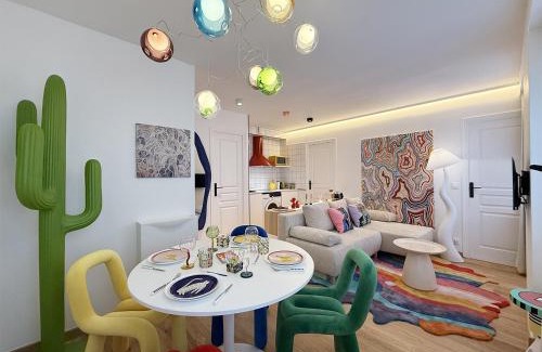 Chaussee-d'Antin Apartment | Pop Art & Vibrant Parisian Flat