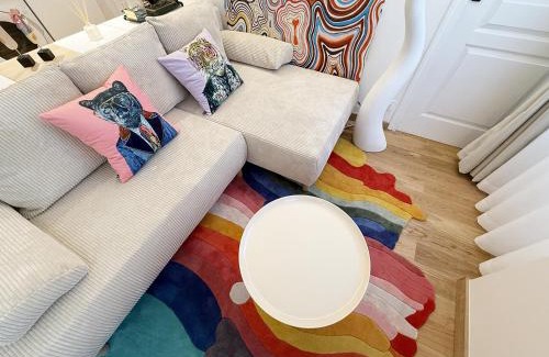 Chaussee-d'Antin Apartment | Pop Art & Vibrant Parisian Flat