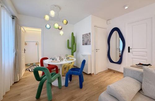 Chaussee-d'Antin Apartment | Pop Art & Vibrant Parisian Flat