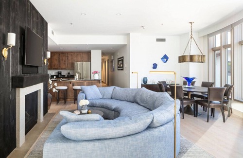 Avon Condo | Pop Art Villa Riverfront | Panorama Residence 2B