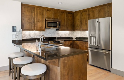 Avon Condo | Pop Art Villa Riverfront | Panorama Residence 2B
