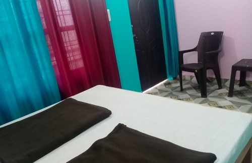 Karnaprayag Hotel | POP Namaste Chamoli Hotel Restaurant