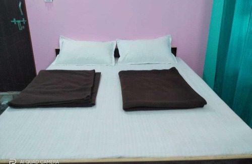 Karnaprayag Hotel | POP Namaste Chamoli Hotel Restaurant