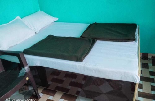 Karnaprayag Hotel | POP Namaste Chamoli Hotel Restaurant