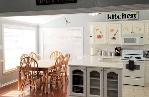 Carolyn Estates House | Pop's Lakefront Retreat. Remodeled clean and comfortable.