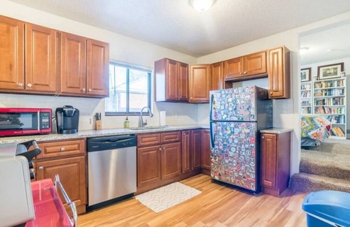 Northeast Park Hill Condo | Poplar 2 · ♚⭐The King of Park Hill⭐♚⭐Safe Sanitary Stunner⭐♚