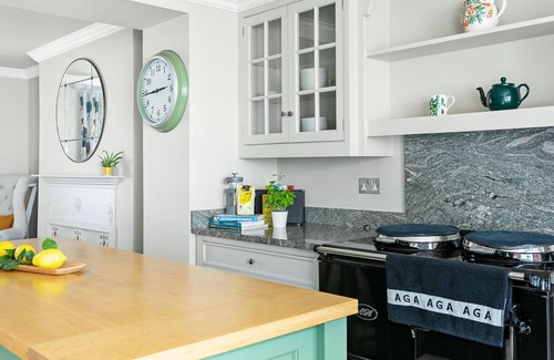 Budleigh Salterton House | Poplar Cottage - a cottage that sleeps 6 guests in 3 bedrooms