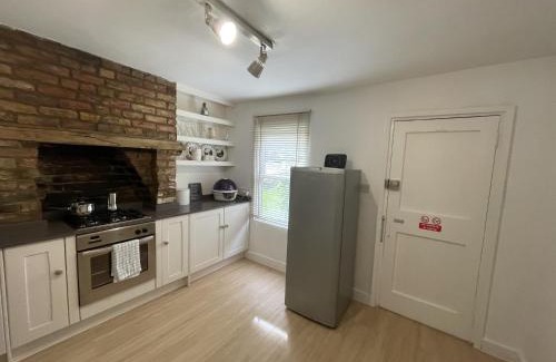 Farnborough and Crofton House | Poplar Cottage Farnborough Kent