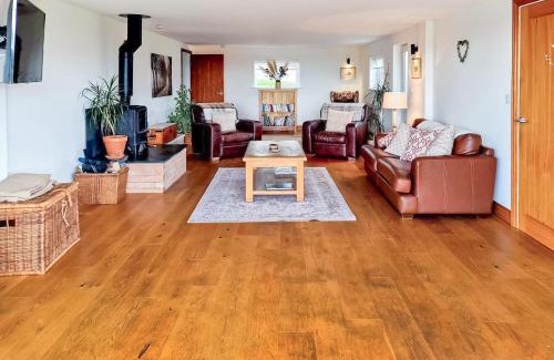 Gwehelog House | Poplars Cottage