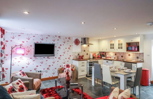 Bicton Cottage | POPPY COTTAGE, family friendly, with a garden in Aylesbeare