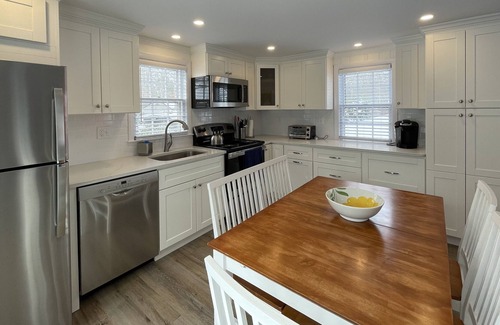 Popponesset House | Poppy Cottage w central air, sleeps 8, only 0.3 to private beach!
