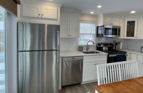 Popponesset House | Poppy Cottage w central air, sleeps 8, only 0.3 to private beach!