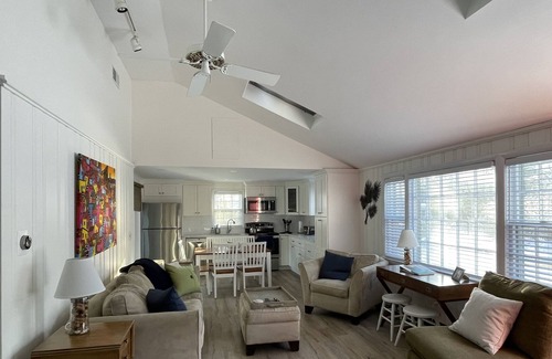Popponesset House | Poppy Cottage w central air, sleeps 8, only 0.3 to private beach!