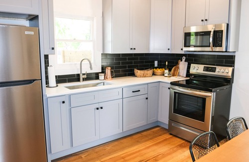 Fredericksburg House | Poppy House @ The Briarpatch! Location, Location, Location!