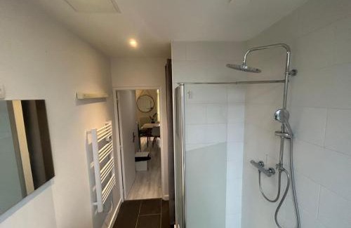 Saint-Maurice Pellevoisin Apartment | Poppy-Ideally located, Next station,Gd Palais&City