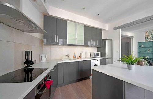 Avignon City Centre Apartment | Pops Flat - Parking privé gratuit - Wi-Fi - AC Clim