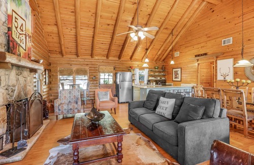 Wimberley House | Popular 2BR Log Home on the Creek with a Hot Tub!