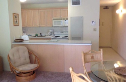 Kihei Condo | Popular Ground Floor Unit at OCEANFRONT RESORT in Kihei! Great rates.n