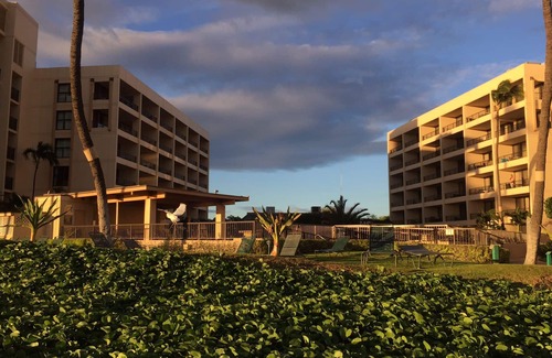 Kihei Condo | Popular Ground Floor Unit at OCEANFRONT RESORT in Kihei! Great rates.n