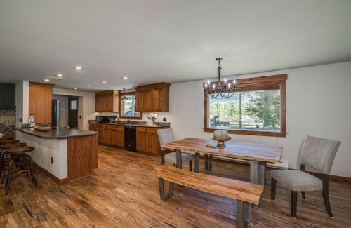 Leavenworth House | Popular Icicle Road Area, Gateway to Recreation
