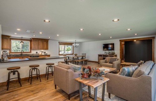 Leavenworth House | Popular Icicle Road Area, Gateway to Recreation