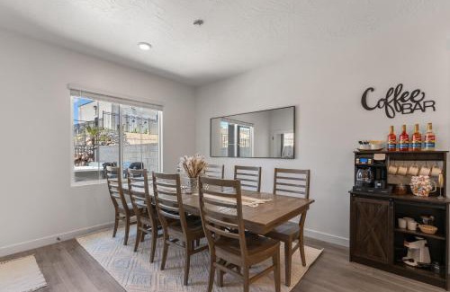 St. George House | Popular Poolside Retreat townhouse