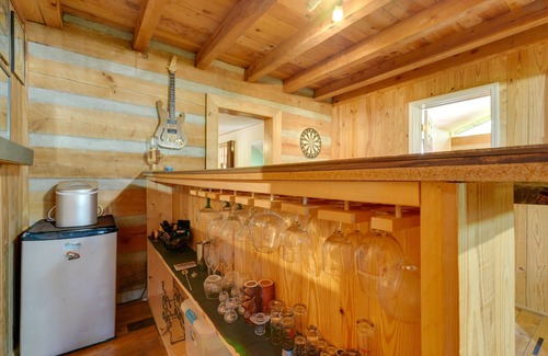 Greene County Cabin | Porch & Fire Pit: Family-Friendly Afton Cabin!