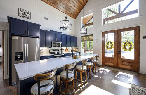 Pickens Cabin | Porch Nights, Firelight & Room to Unwind
