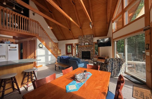 Alpine Lake House | Porch Paradise: Lake Access, Pet-Friendly, and Ultimate Family Fun – Sleeps 13!