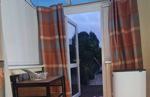 Fareham House | Porcupine Cave : Ensuite/self check in/private entrance/private parking.