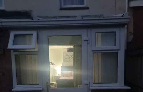 Fareham House | Porcupine Cave : Ensuite/self check in/private entrance/private parking.