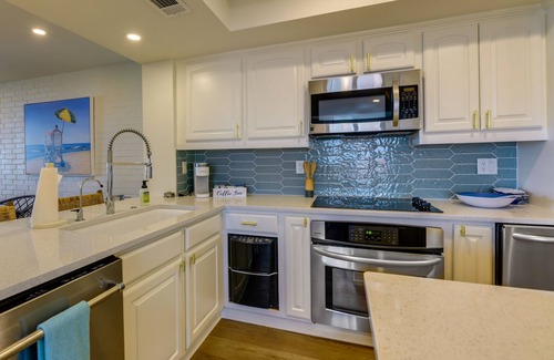 Port Aransas Condo | Port Aransas Vacation Rental w/Pools - Near Beach