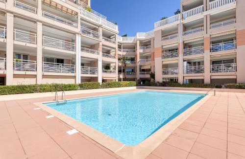 Golfe Juan Apartment | Port Azur Sea View - Happy Rentals