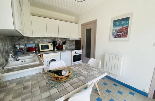 Penvenan House | Port-Blanc/quiet and restful. 700M from the sea in a green setting