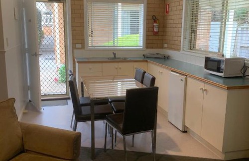 Port Campbell Hotel | Port Campbell Parkview Motel & Apartments