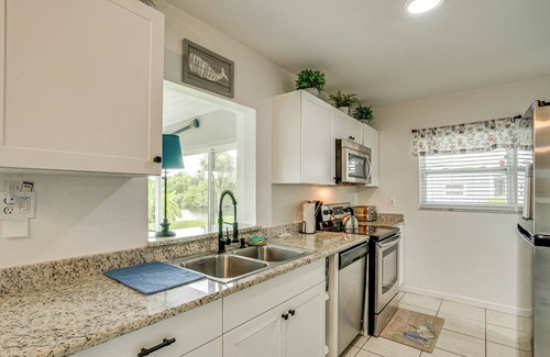Port Charlotte House | Port Charlotte Home w/Sunroom, Grill & Fire Pit!