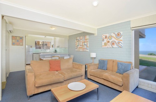 Port Elliot Apartment | Port Elliot | Beachfront | Entertaining Terrace Space