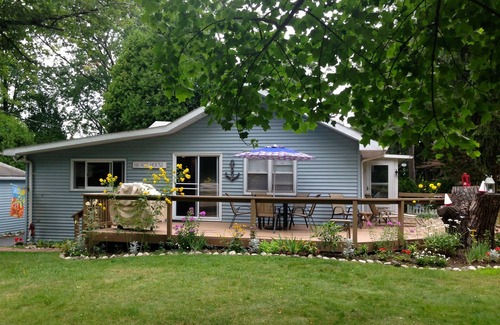 Fort Gratiot Cottage | Port Huron - Sandy Feet Cottage, steps to Lake Huron