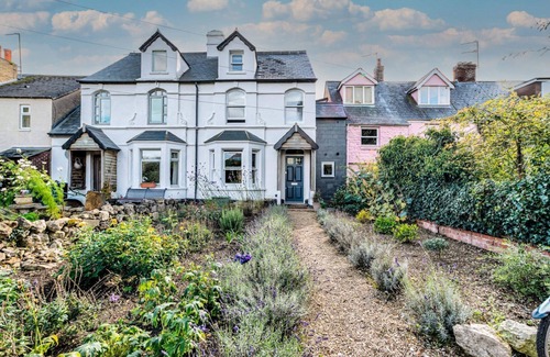 Wolvercote House | Port Meadow View | Oxford Holiday Let | 3 Beds & Sleeps 6