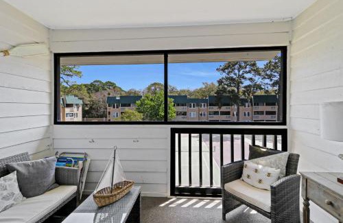 Palmetto Dunes Villa | Port Royal Sound 2BR Villa Balcony Pools & Beach Access