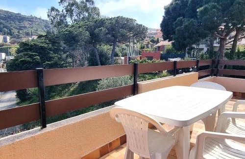 Port-Vendres Apartment | Port-Vendres : T2 calme avec parking, grande terrasse ensoleillée et proche du port - FR-1-309-215