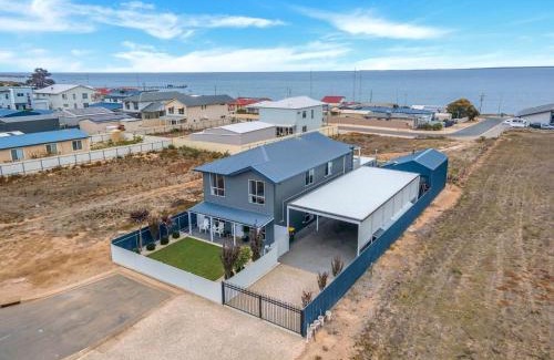 Port Victoria House | Port Victoria's 'Saltwater Breeze' - Ocean Views