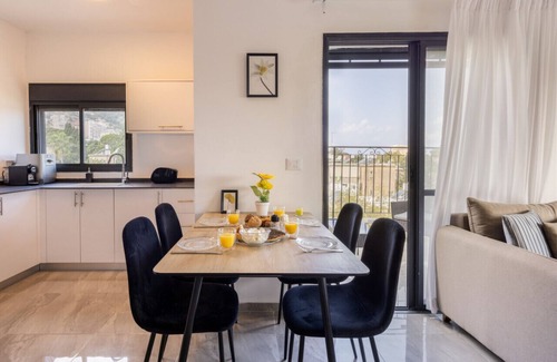 Haifa Apartment | Port Views Vista apartment