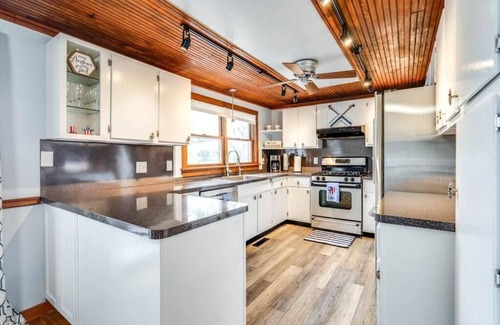 Portage Lakes House | Portage Lakes Escape - 5 Bedroom Lakefront Home