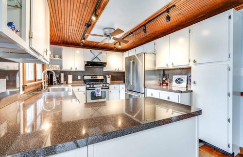 Portage Lakes House | Portage Lakes Escape - 5 Bedroom Lakefront Home