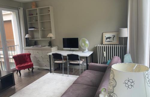 Neuilly-sur-Seine Apartment | Porte Maillot-Charming and calm studio at Neuilly